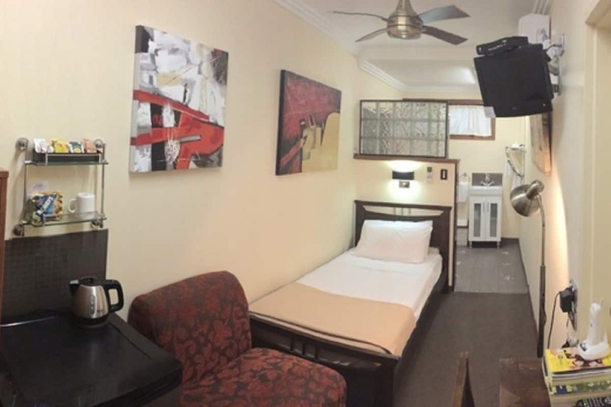 Studio, 1 Twin Bed | In-room safe, iron/ironing board, cribs/infant beds, rollaway beds