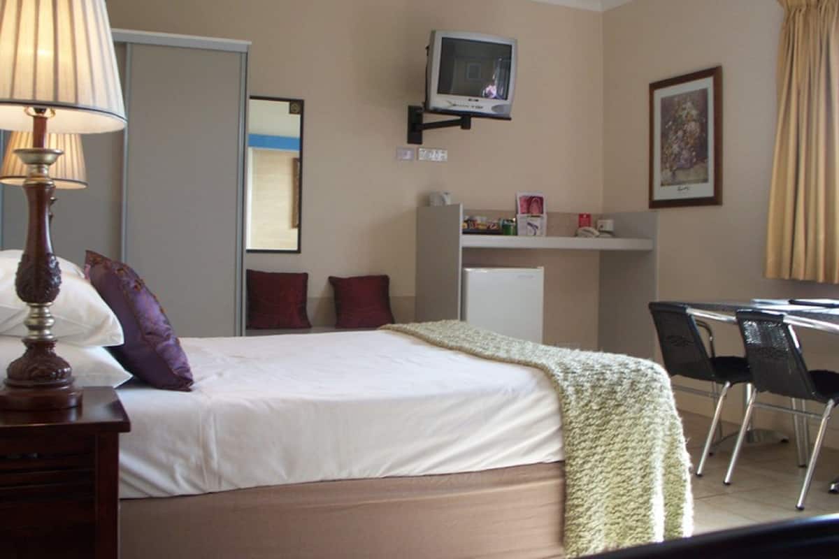 In-room safe, iron/ironing board, cribs/infant beds, rollaway beds