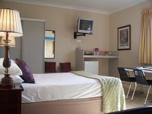 In-room safe, iron/ironing board, cribs/infant beds, rollaway beds - Aspect Central (Cairns North)
