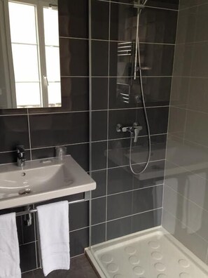 Standard-Doppelzimmer | Badezimmer
