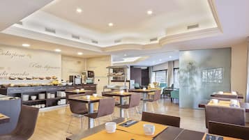 Esmorzar diari d'estil bufet (10.50 EUR per persona)