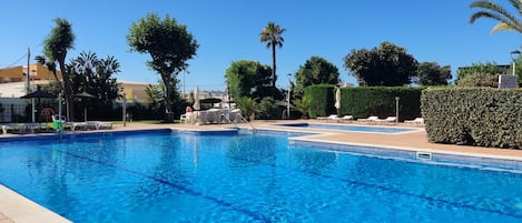 Seasonal outdoor pool, pool loungers