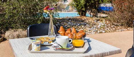 Breakfast, dinner served; French cuisine, pool views