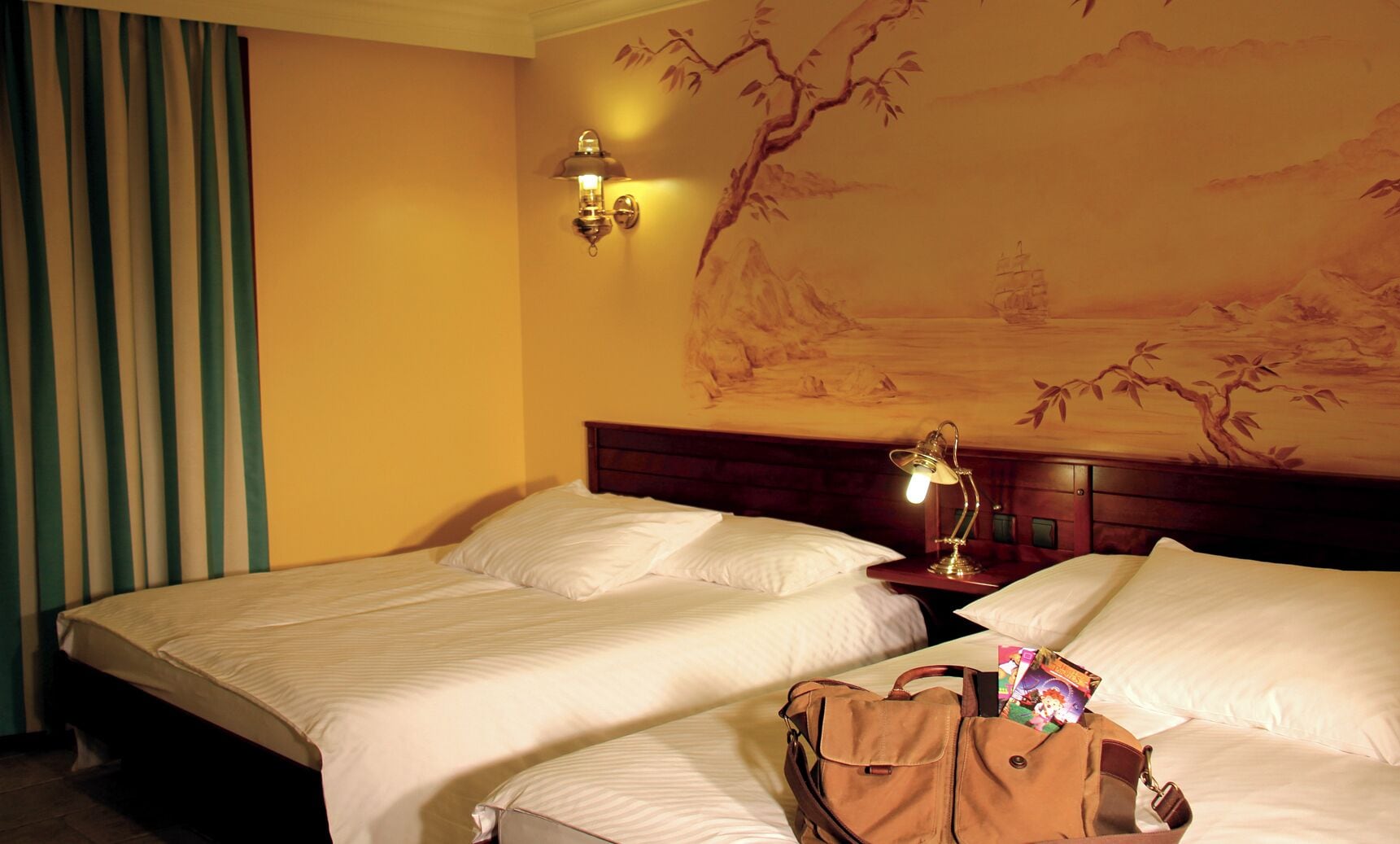 쿼드룸 | 고급 침구, 객실 내 금고, 각각 다른 스타일의 인테리어, 책상