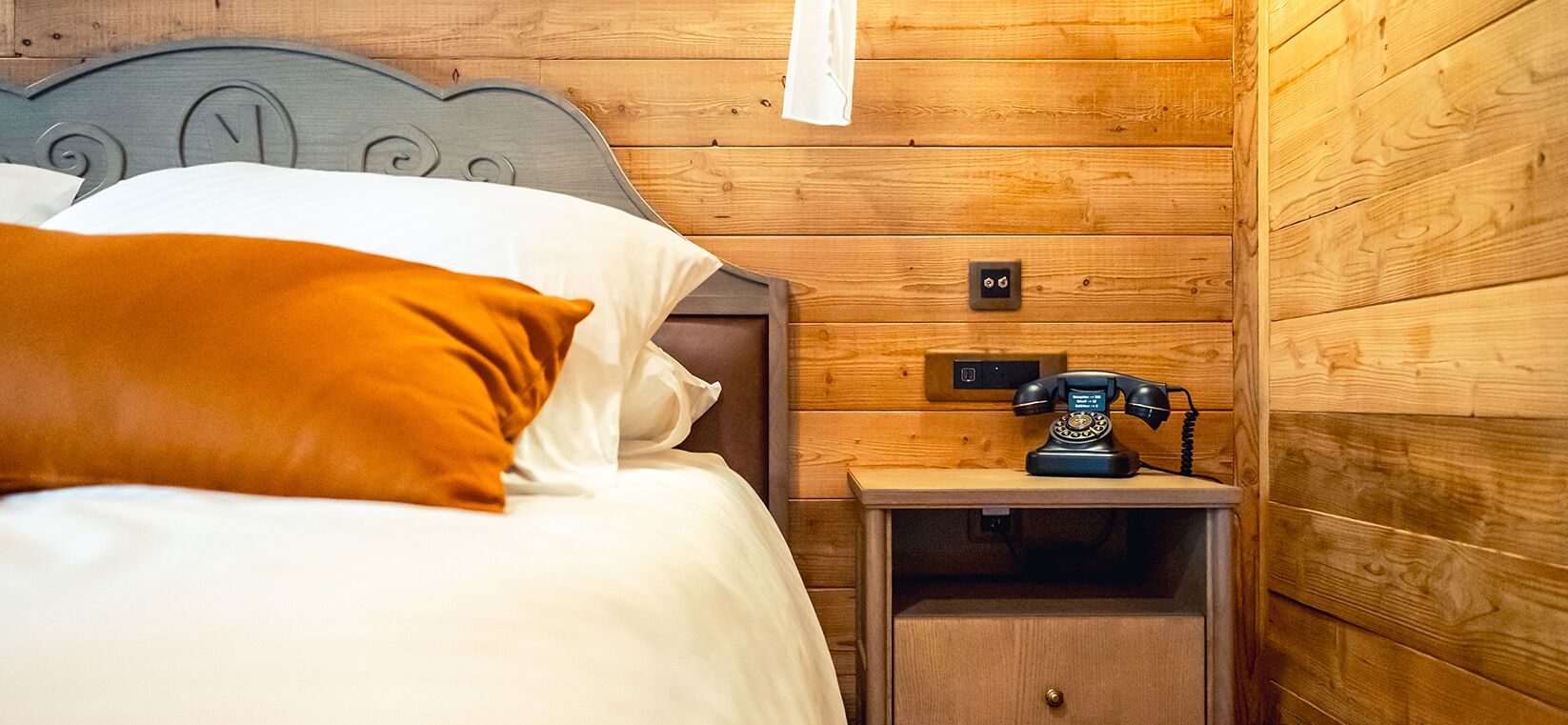 suite | premium bedding, in-room safe, individually decorated, desk