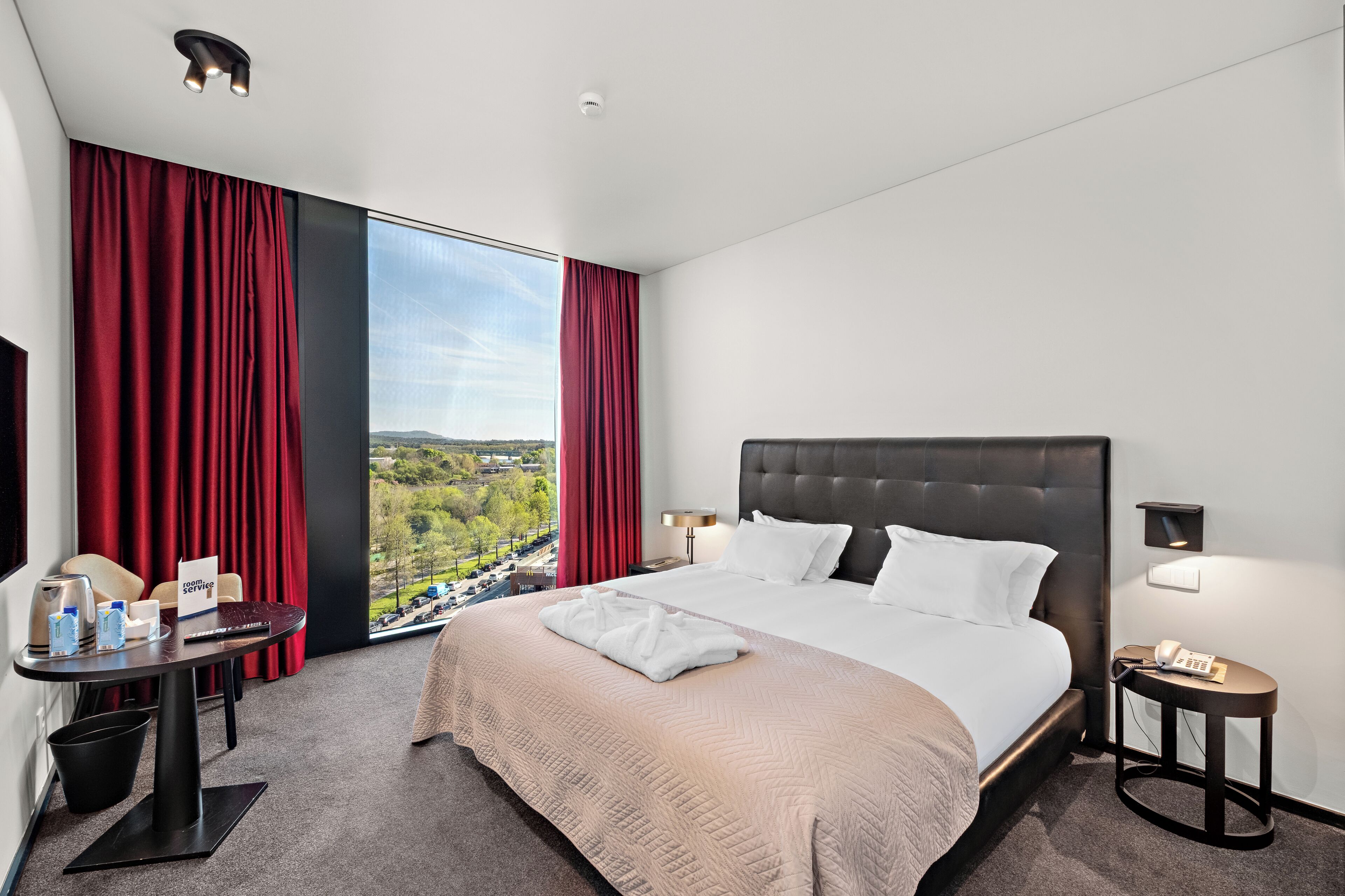 Minibar, in-room safe, soundproofing, free WiFi