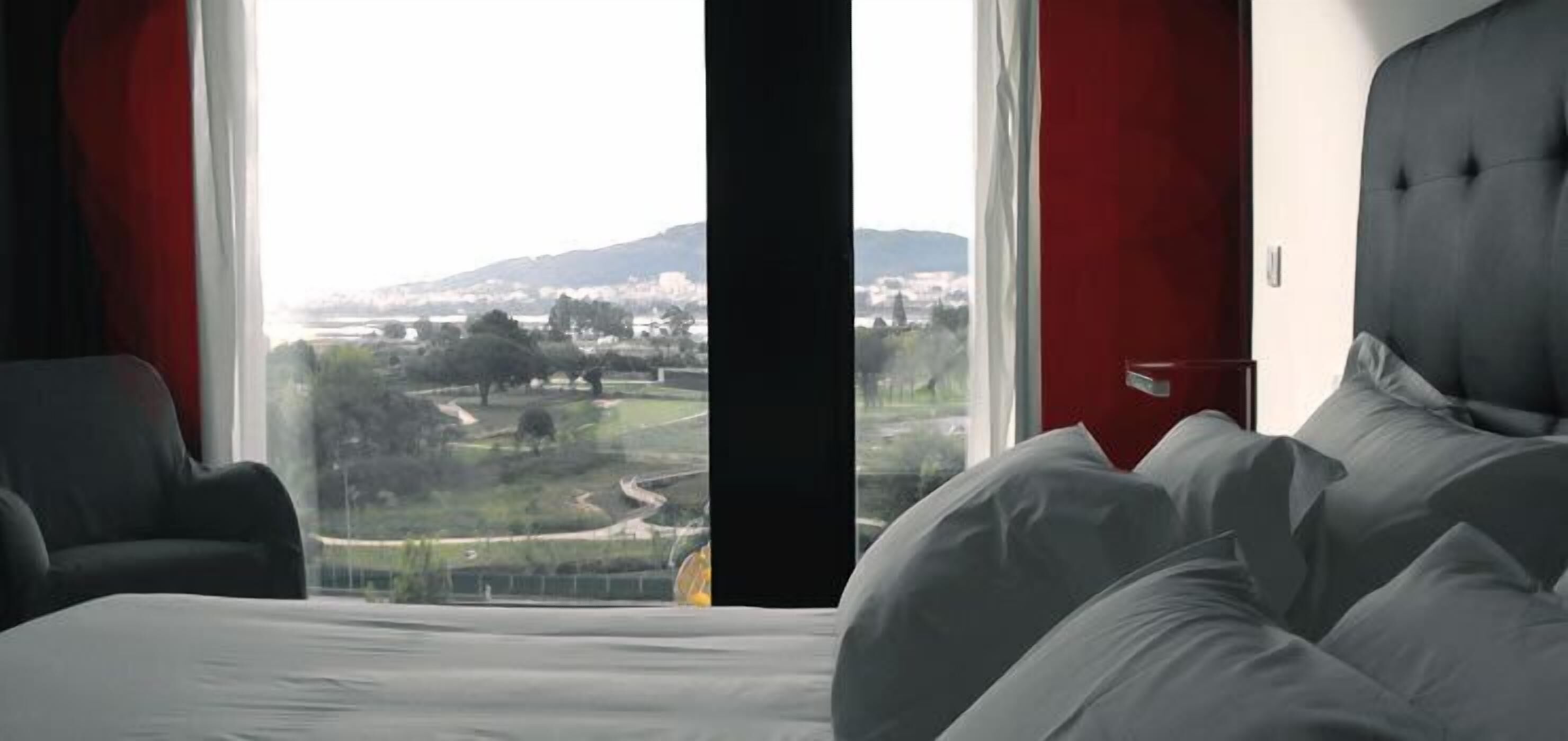 Minibar, in-room safe, soundproofing, free WiFi