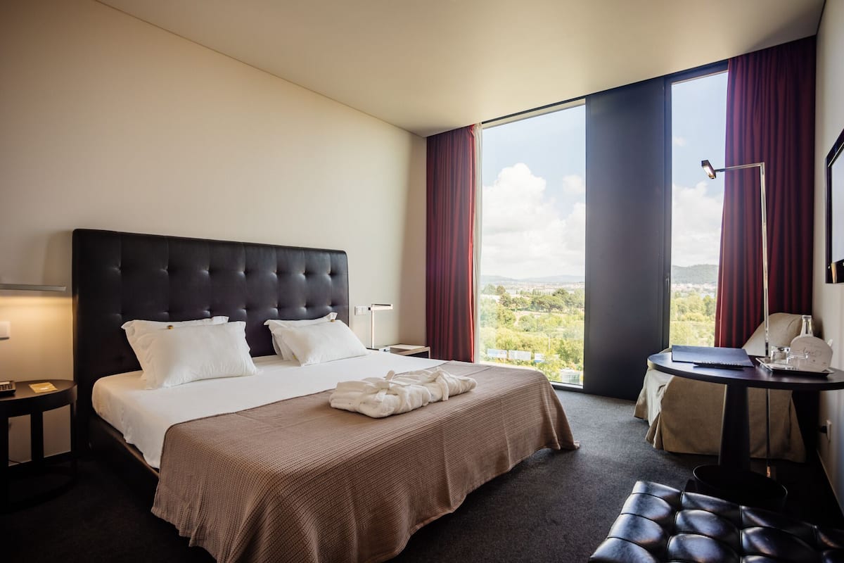 Kamer, 1 twee- of 2 eenpersoonsbedden (Massage Package) | 1 slaapkamer, een minibar, een kluis op de kamer, geluiddichte muren