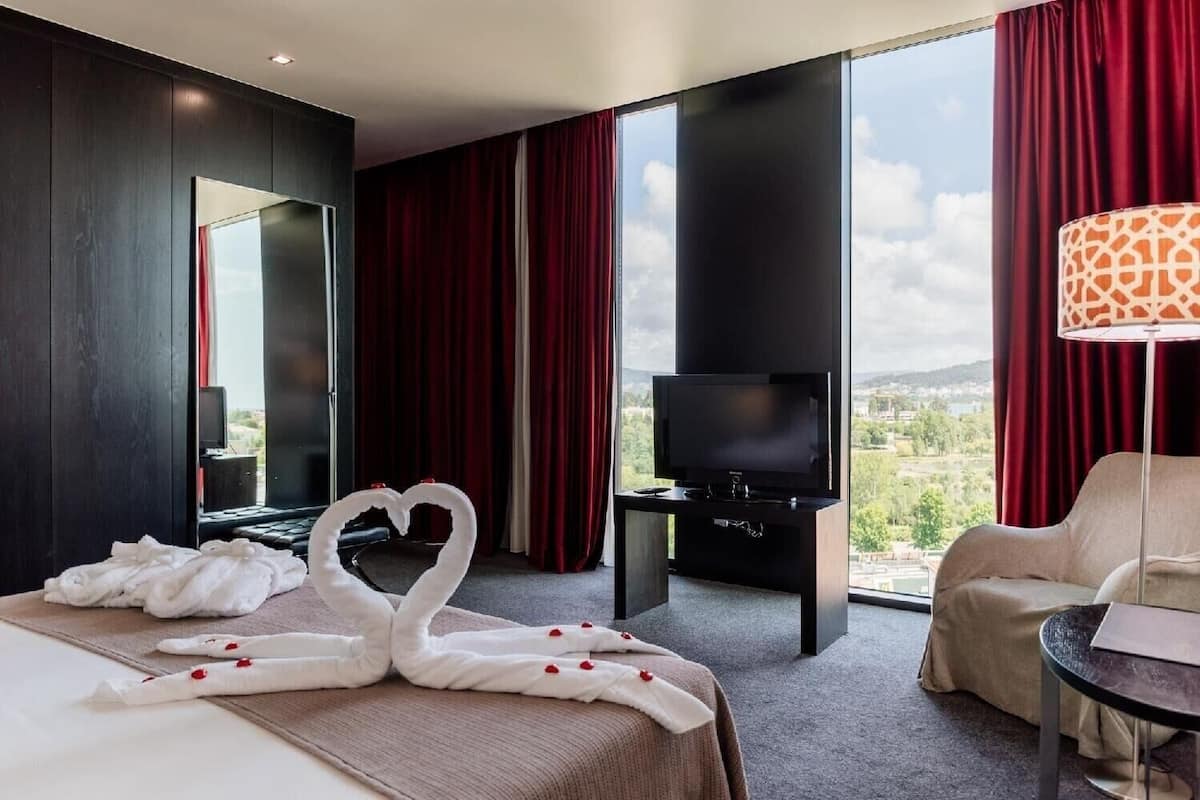 Een minibar, een kluis op de kamer, geluiddichte muren, gratis wifi