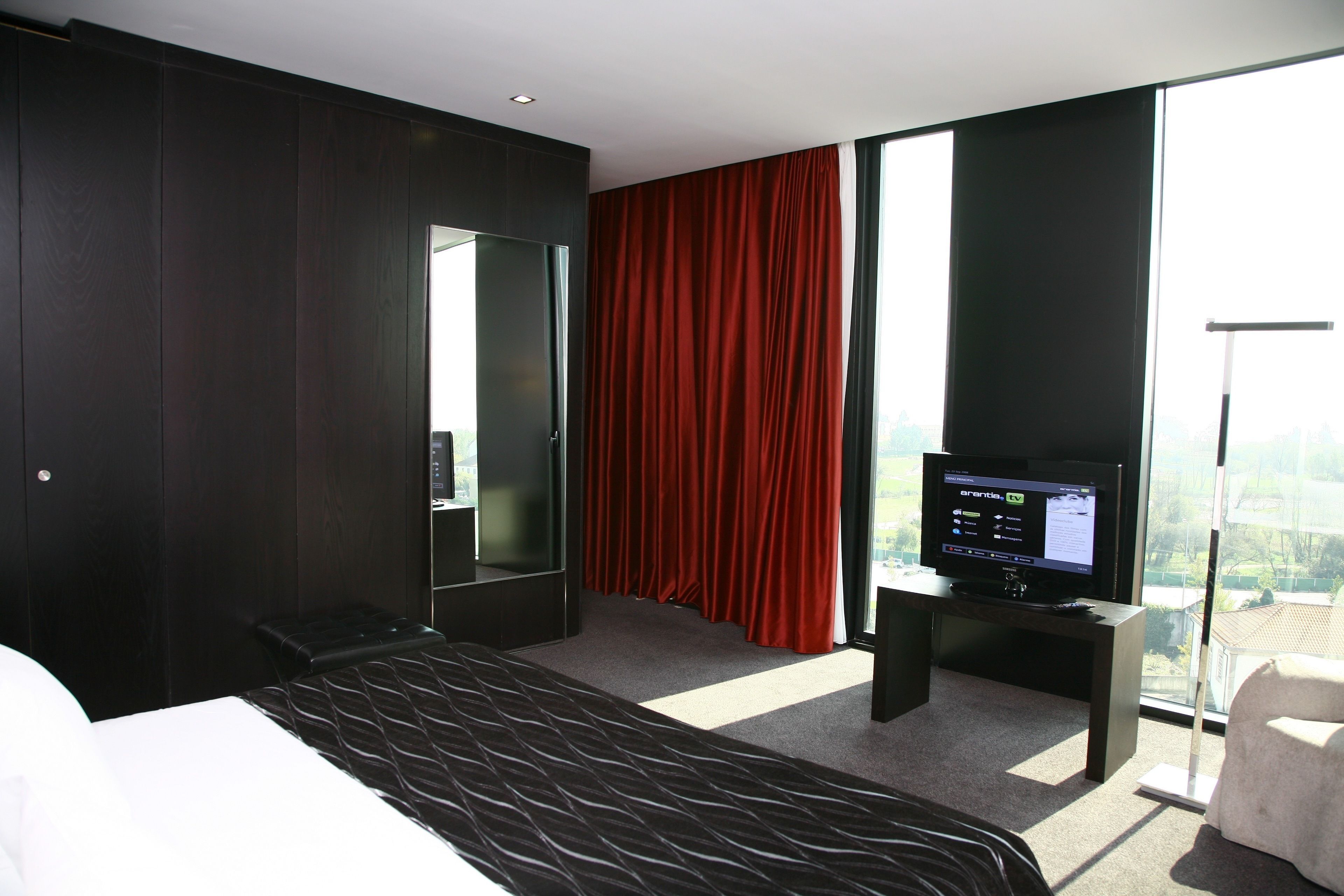 Minibar, in-room safe, soundproofing, free WiFi