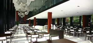 Desayuno buffet (EUR 10 por persona) 