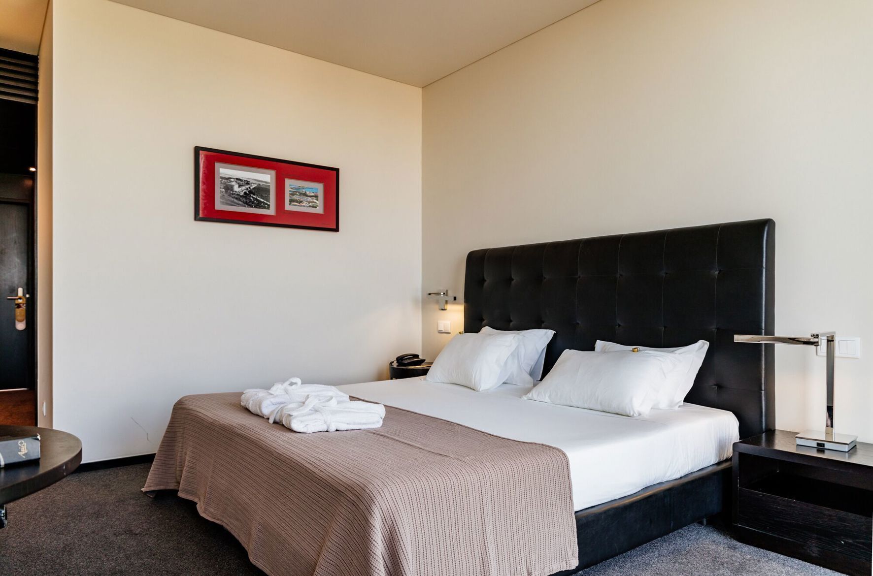 Minibar, in-room safe, soundproofing, free WiFi