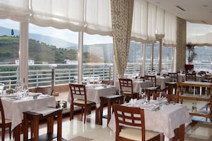 Lunch and dinner served - Hotel Regua Douro (Peso da Régua)