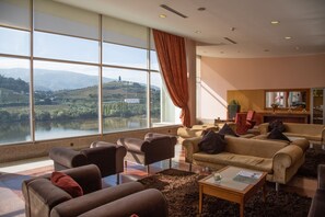 Lobby sitting area - Hotel Regua Douro (Peso da Régua)