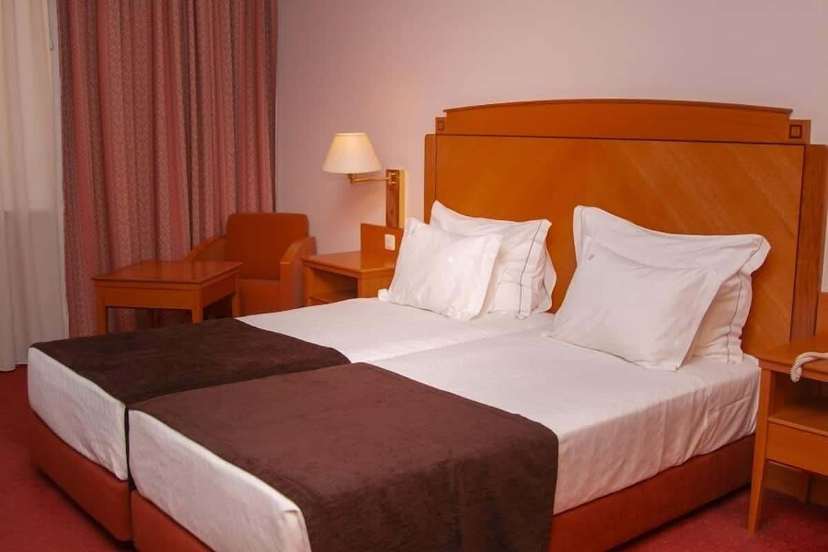 Standard Twin Room, City View | Minibar, desk, blackout drapes, free cribs/infant beds