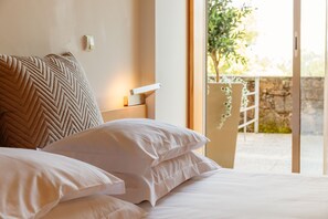 Golf View Terrace | มินิบาร์, ตู้นิรภัยในห้องพัก, โต๊ะทำงาน, ผ้าม่านกันแสง