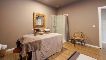 Een Turks bad/hammam, lichaamsbehandelingen, body wraps, body scrubs