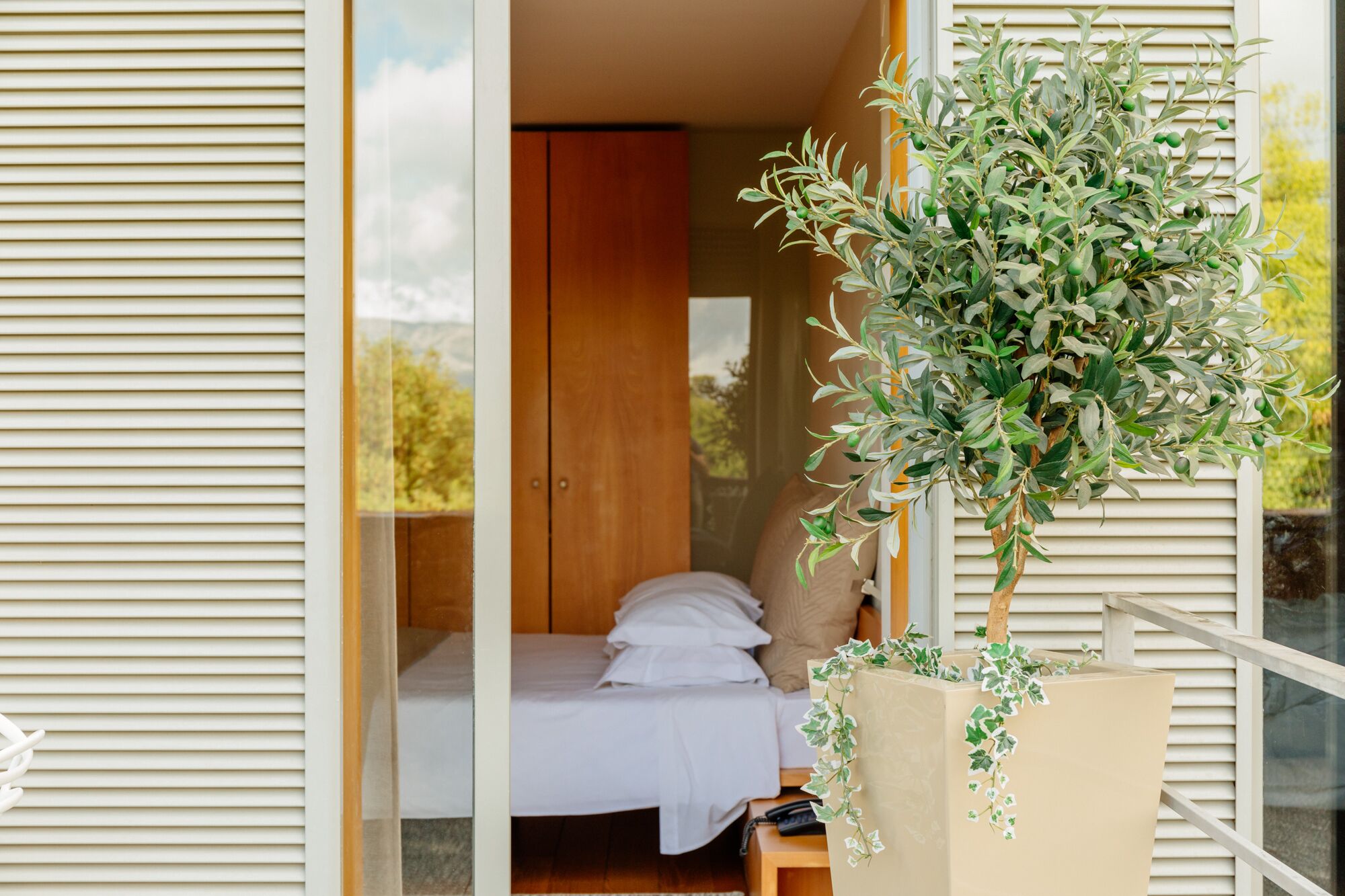 Golf View Terrace | มินิบาร์, ตู้นิรภัยในห้องพัก, โต๊ะทำงาน, ผ้าม่านกันแสง