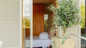 Kamer, 1 twee- of 2 eenpersoonsbedden | Een minibar, een kluis op de kamer, een bureau, verduisterende gordijnen