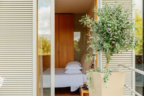 Golf View Terrace | Minibar, coffres-forts dans les chambres, bureau, rideaux occultants