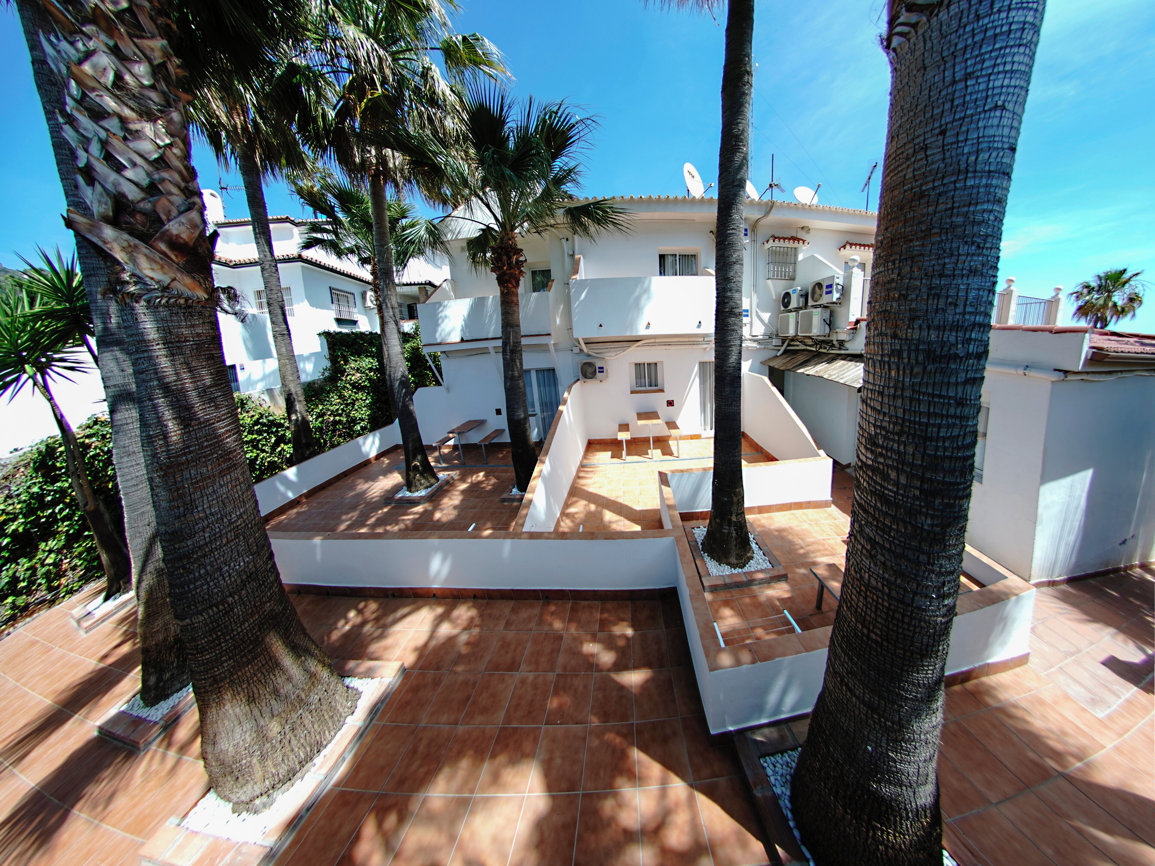 Comfort Double Room, Terrace with Free Airport Shuttle | Edredons de pluma, frigobar, cofres nos quartos
