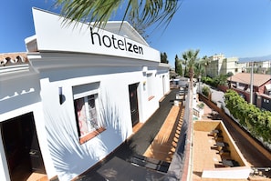 Façana frontal de l'allotjament