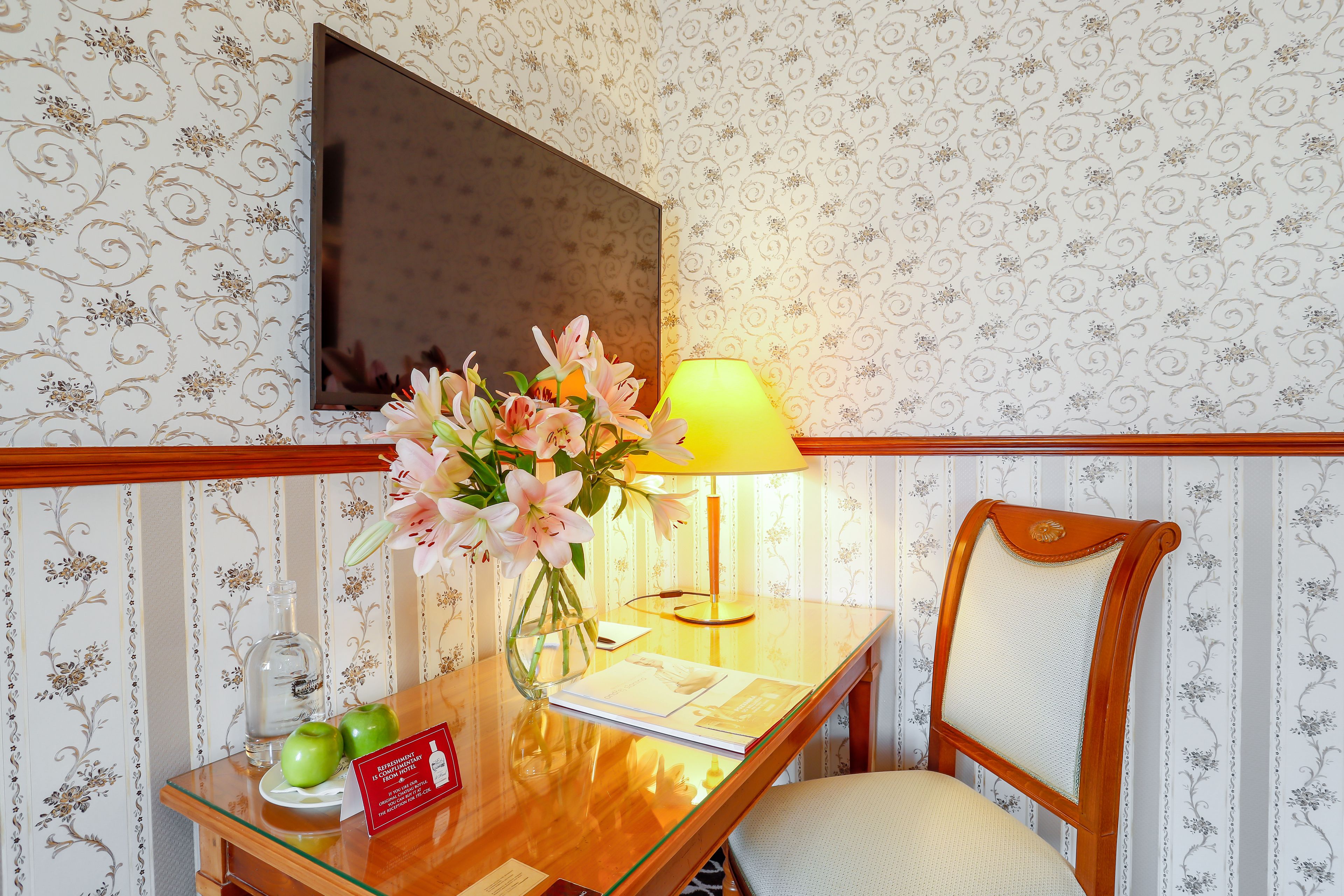 1 bedroom, frette italian sheets, premium bedding, minibar