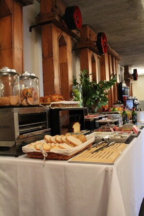 Dinner served - Hotel Tximista (Estella)