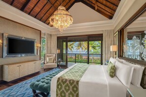 Egyptian cotton sheets, hypo-allergenic bedding, down duvets, minibar - The St. Regis Bali Resort (Nusa Dua)