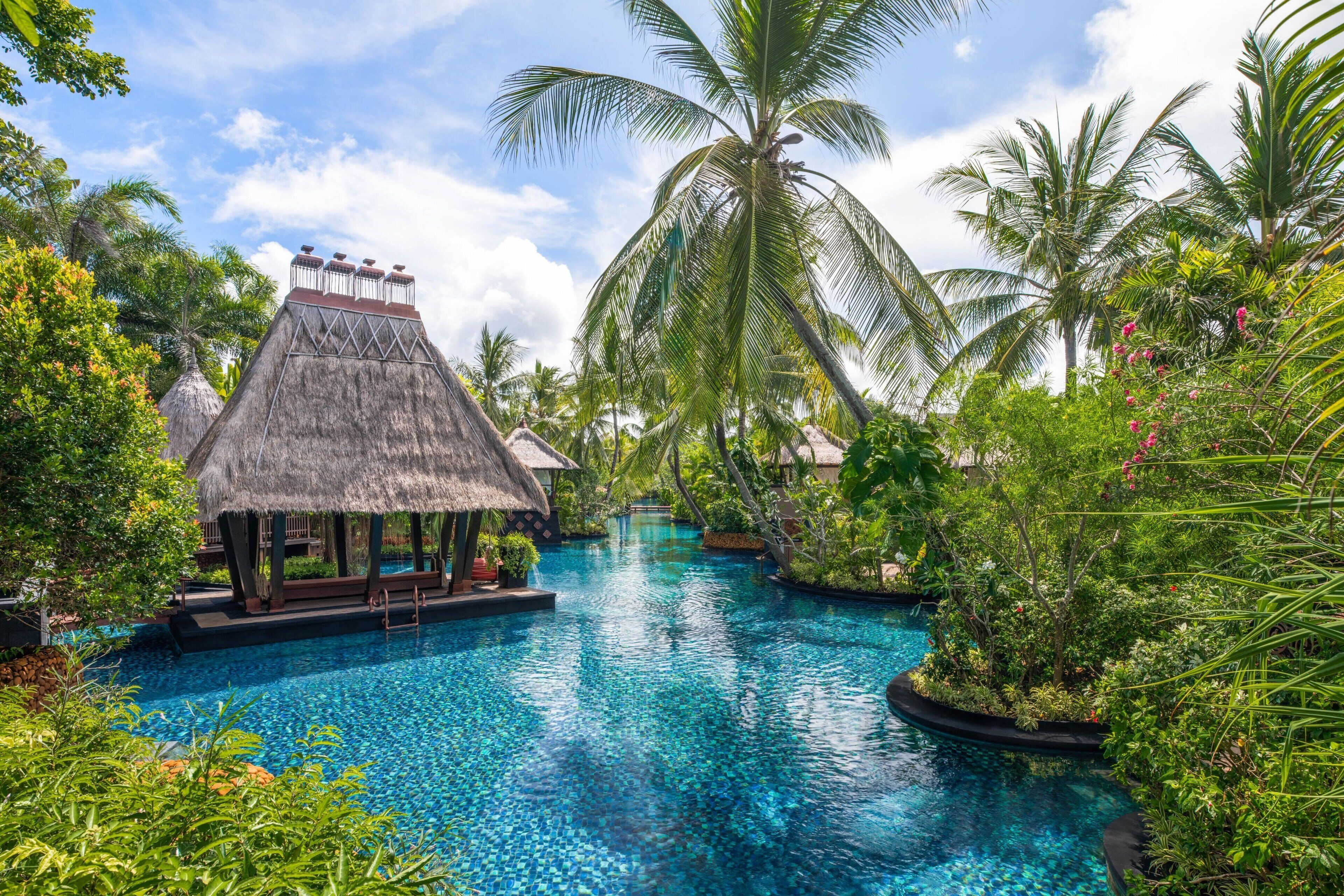3 outdoor pools, free pool cabanas, pool umbrellas
