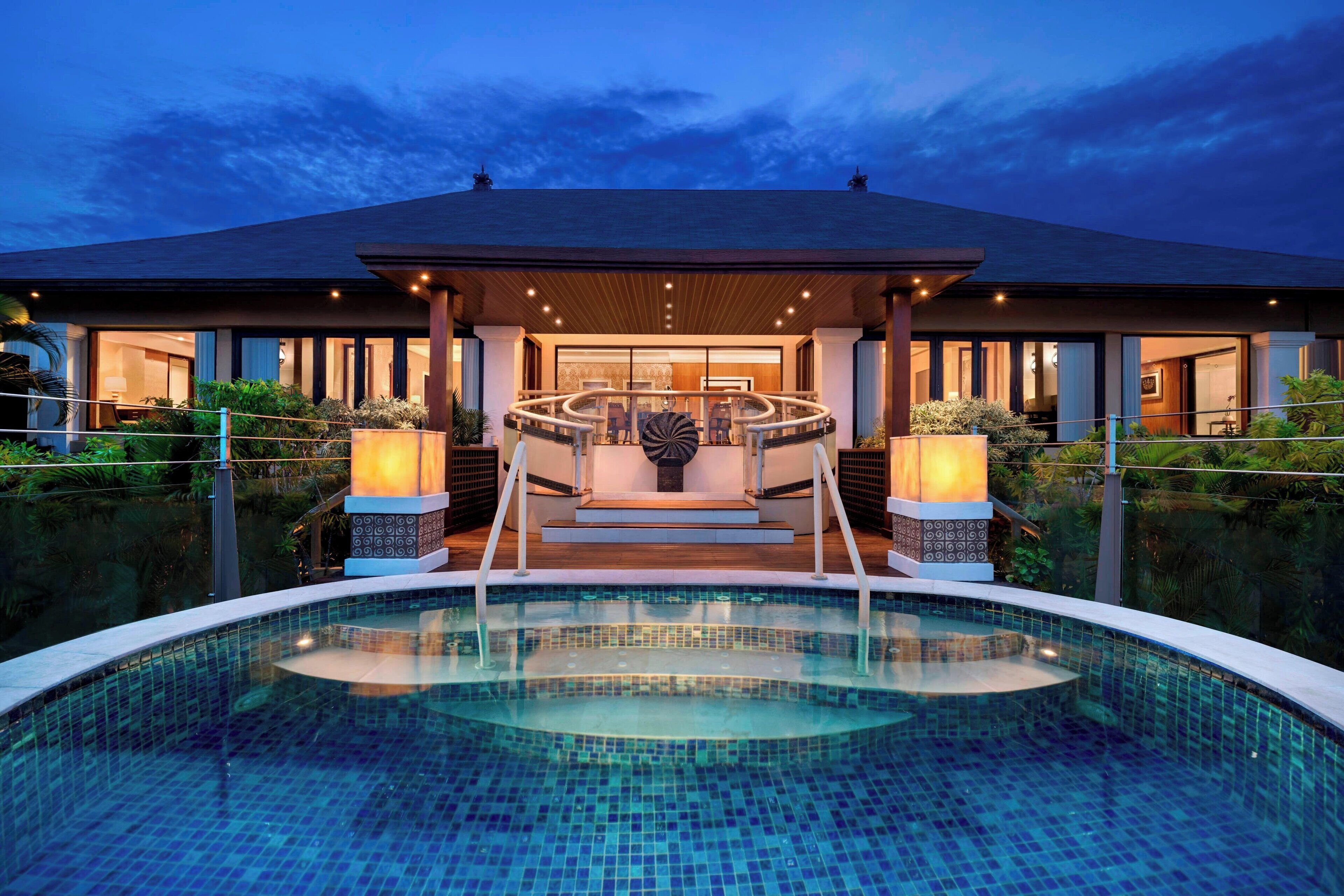 3 outdoor pools, free pool cabanas, pool umbrellas