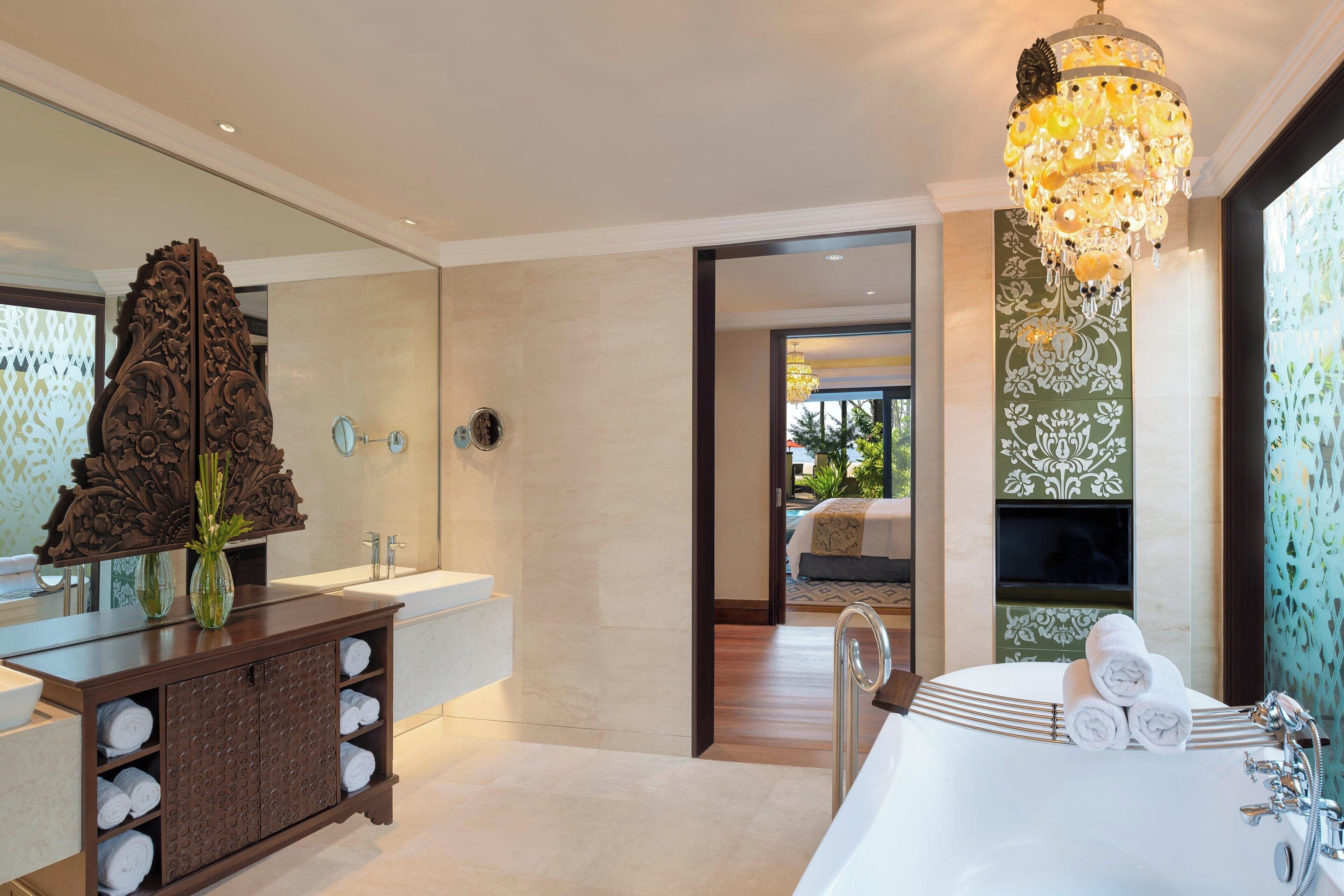 Separate bathtub and shower, deep-soaking bathtub, rainfall showerhead