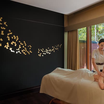 Couples treatment rooms, sauna, hot tub, steam room, body treatments