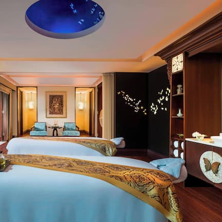 Couples treatment rooms, sauna, hot tub, steam room, body treatments