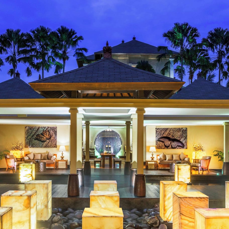 Couples treatment rooms, sauna, hot tub, steam room, body treatments