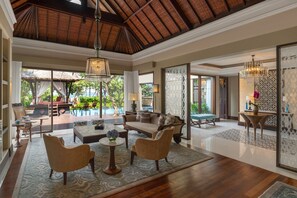 Egyptian cotton sheets, hypo-allergenic bedding, down duvets, minibar - The St. Regis Bali Resort (Nusa Dua)