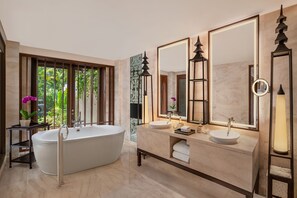 Separate tub and shower, deep soaking tub, rainfall showerhead