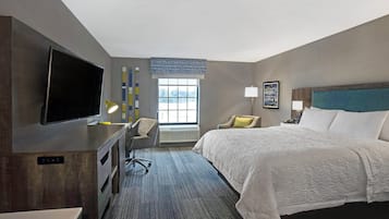 고급 침구, 책상, 노트북 작업 공간, 암막 커튼