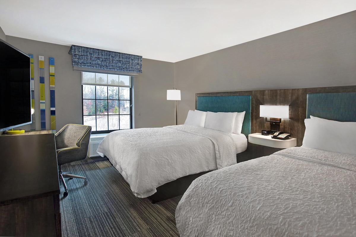 客房, 2 張加大雙人床, 雪櫃 | 高級寢具、書桌、手提電腦工作空間、遮光窗簾/窗簾