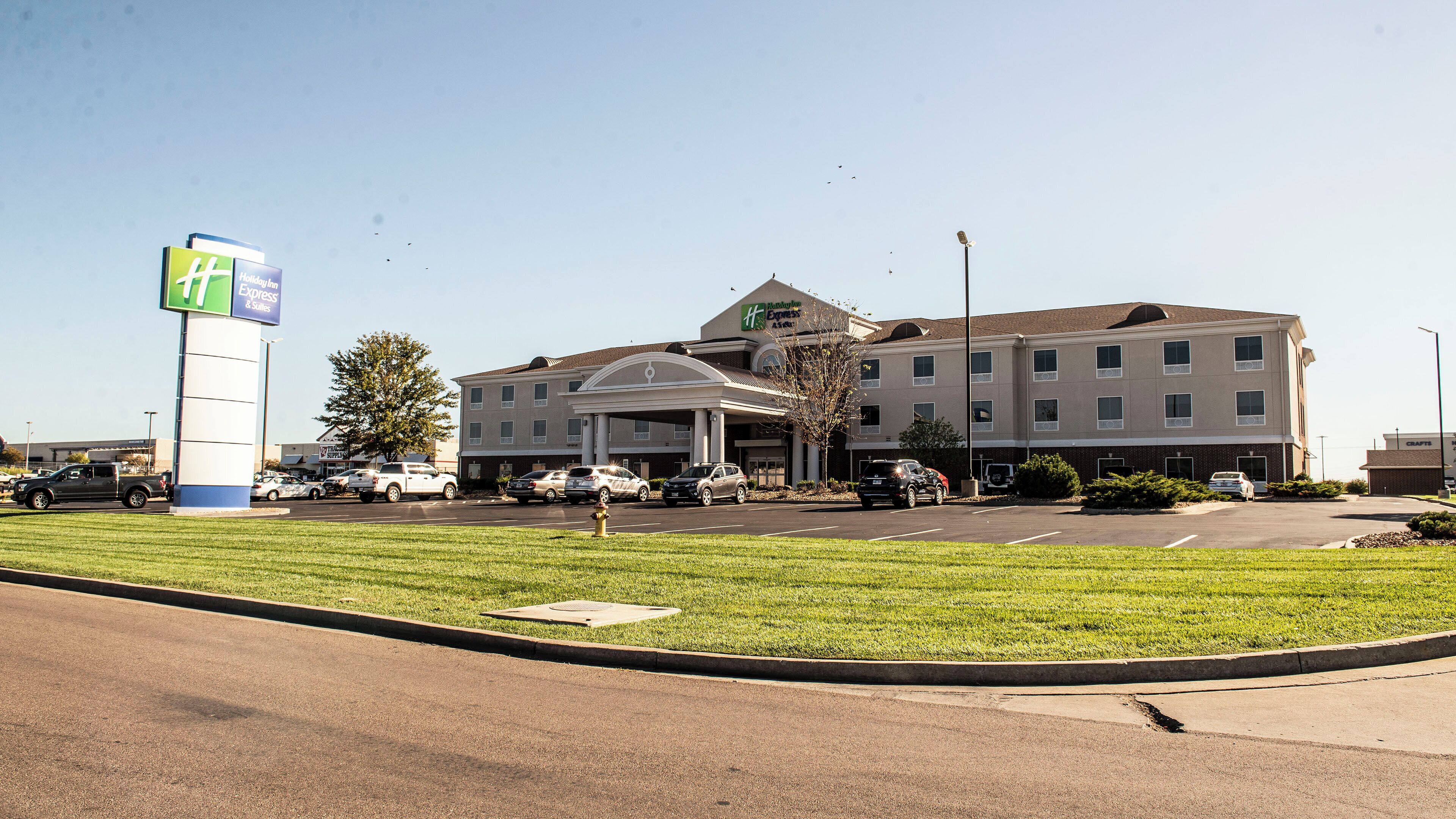 A Holiday Inn Express building with a parking lot and a grassy area in front.