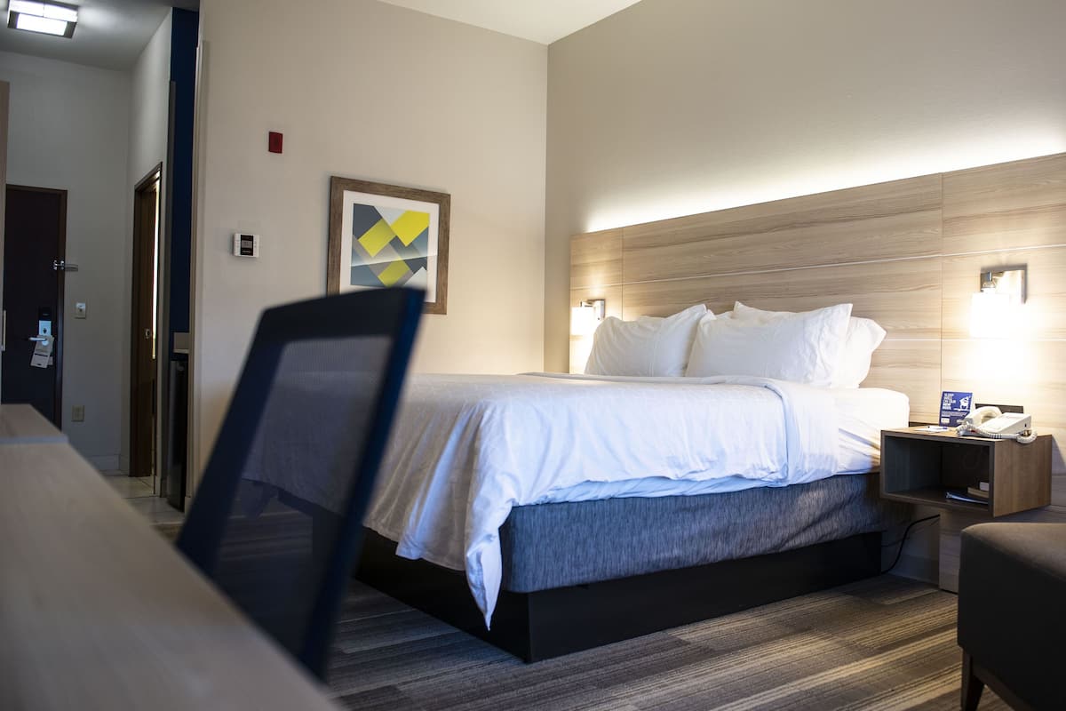 In-room safe, desk, iron/ironing board, free cribs/infant beds