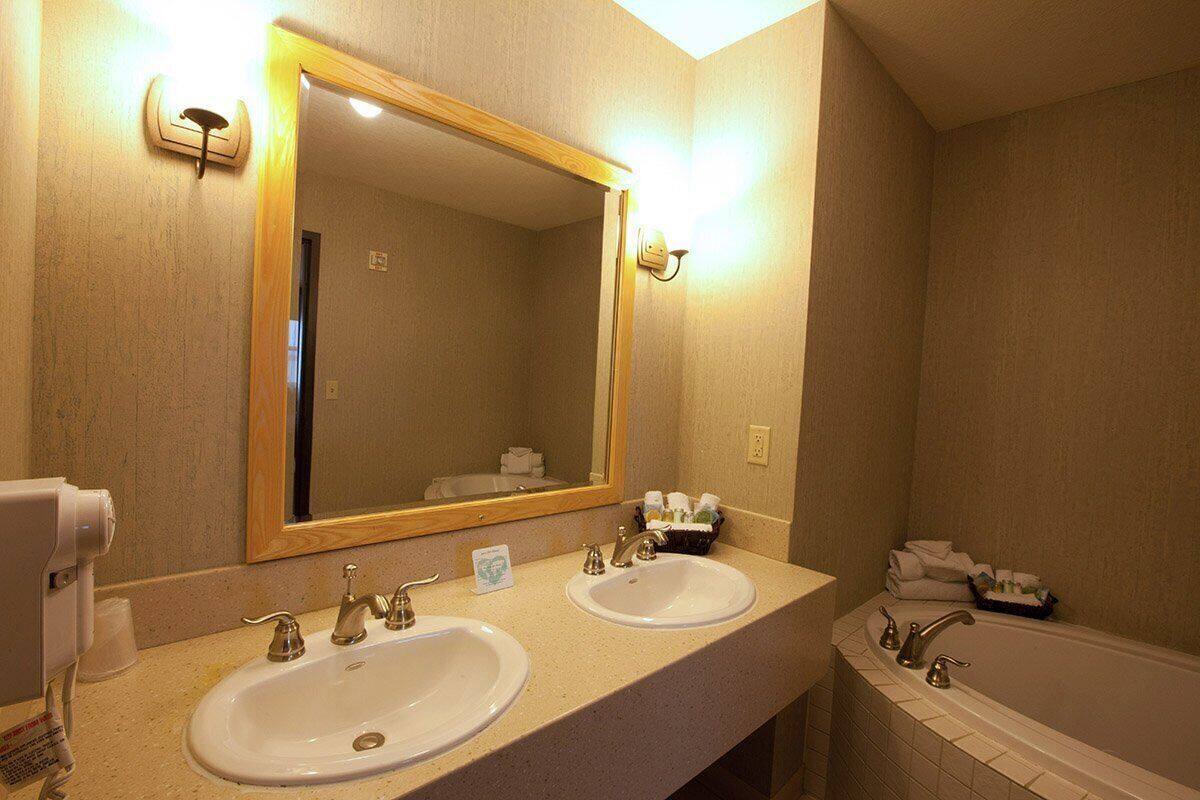 standard room, 2 queen beds | bathroom | combined shower/bathtub, free toiletries, towels