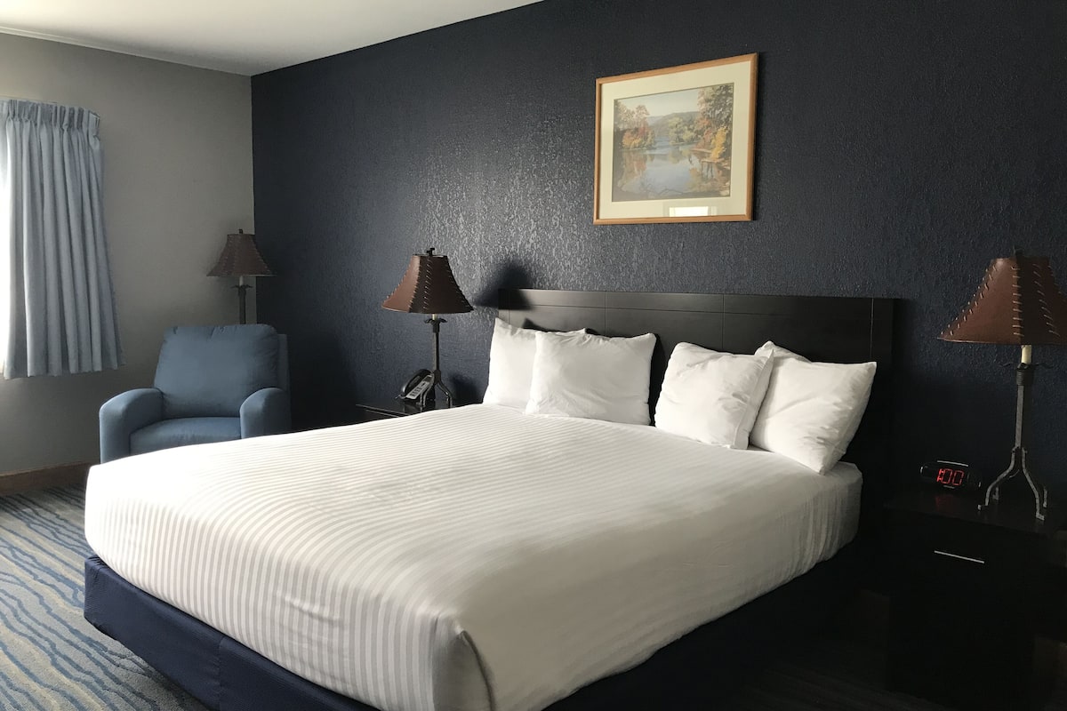 standard room, 2 queen beds | desk, free rollaway beds, free wifi, bed sheets