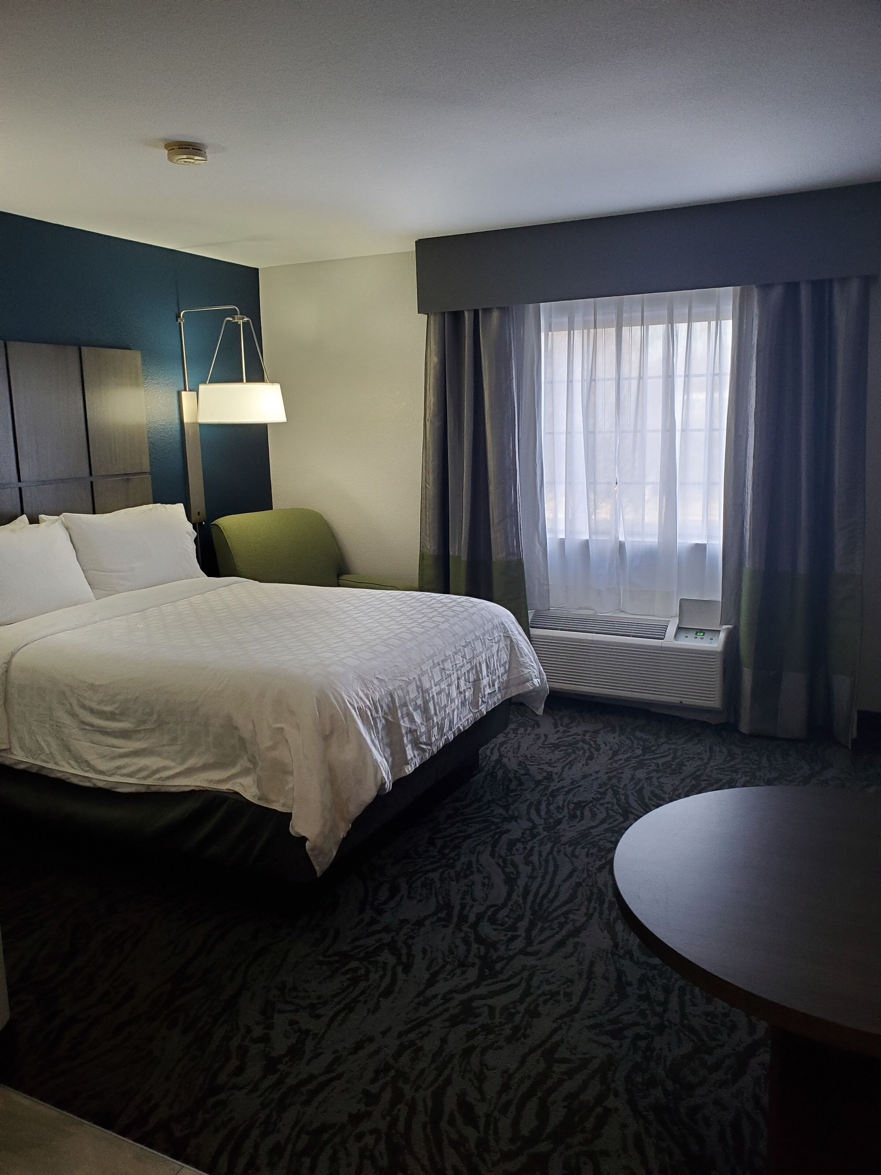 studio suite | 1 bedroom, in-room safe, desk, blackout curtains