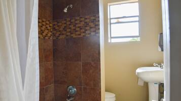 Suite, no fumadores | Baño | Toallas