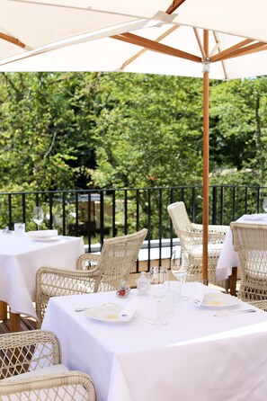 Desayuno buffet (EUR 20 por persona)
