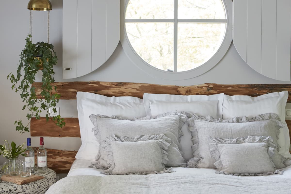 suite (les pigeons) | egyptian cotton sheets, premium bedding, individually decorated