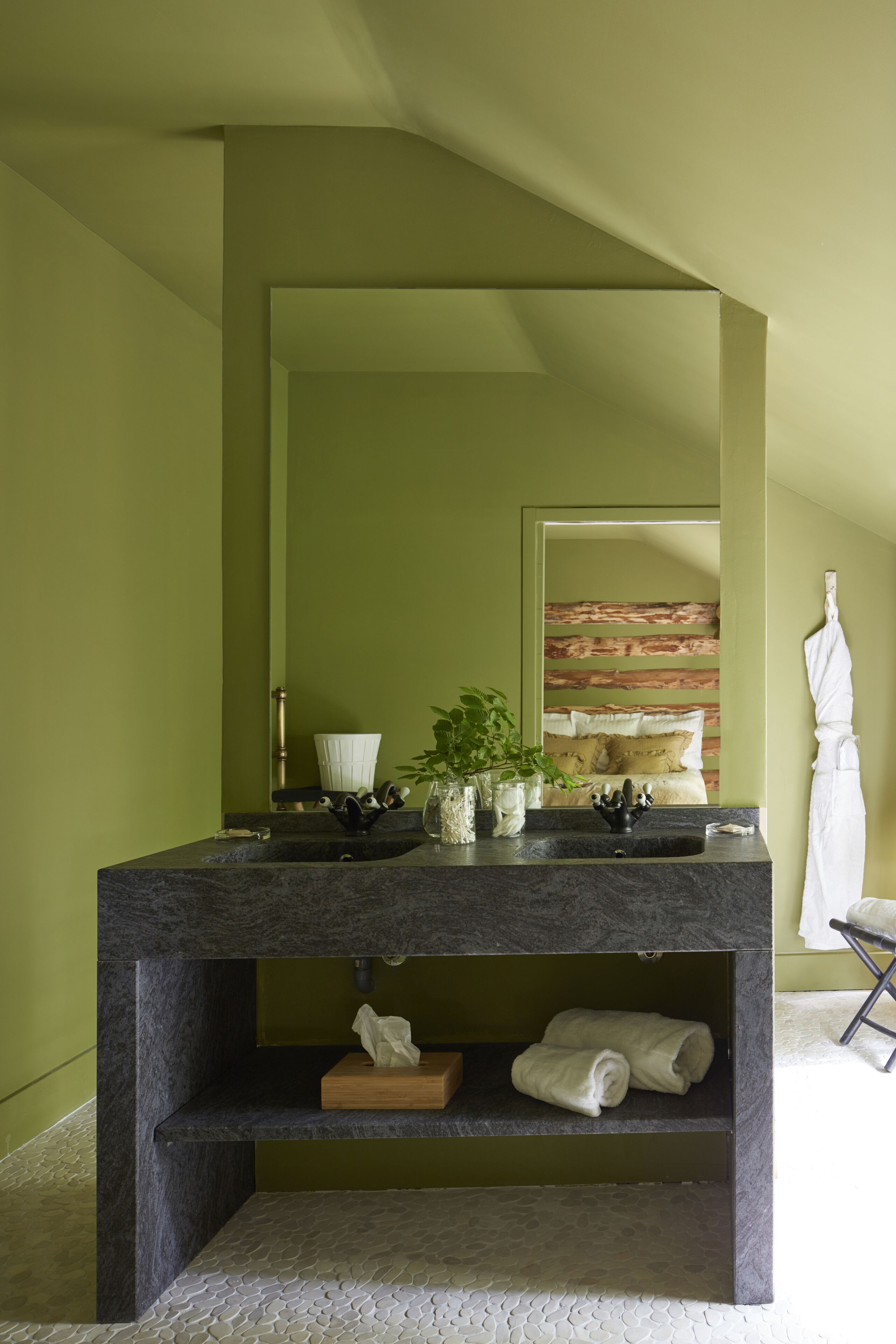 suite (les animaux du parc) | bathroom | free toiletries, hair dryer, bathrobes, slippers