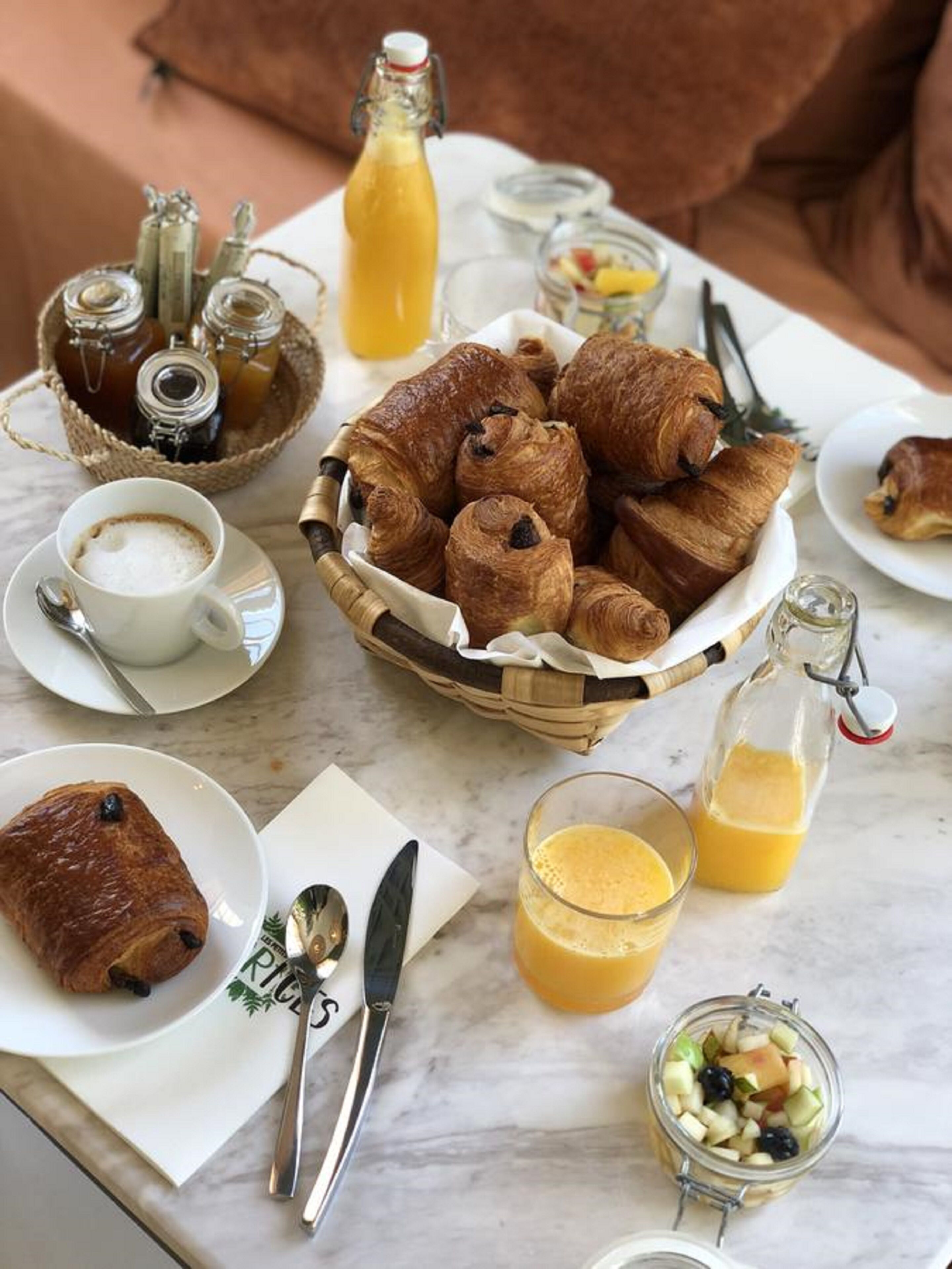 daily buffet breakfast (eur 20 per person)