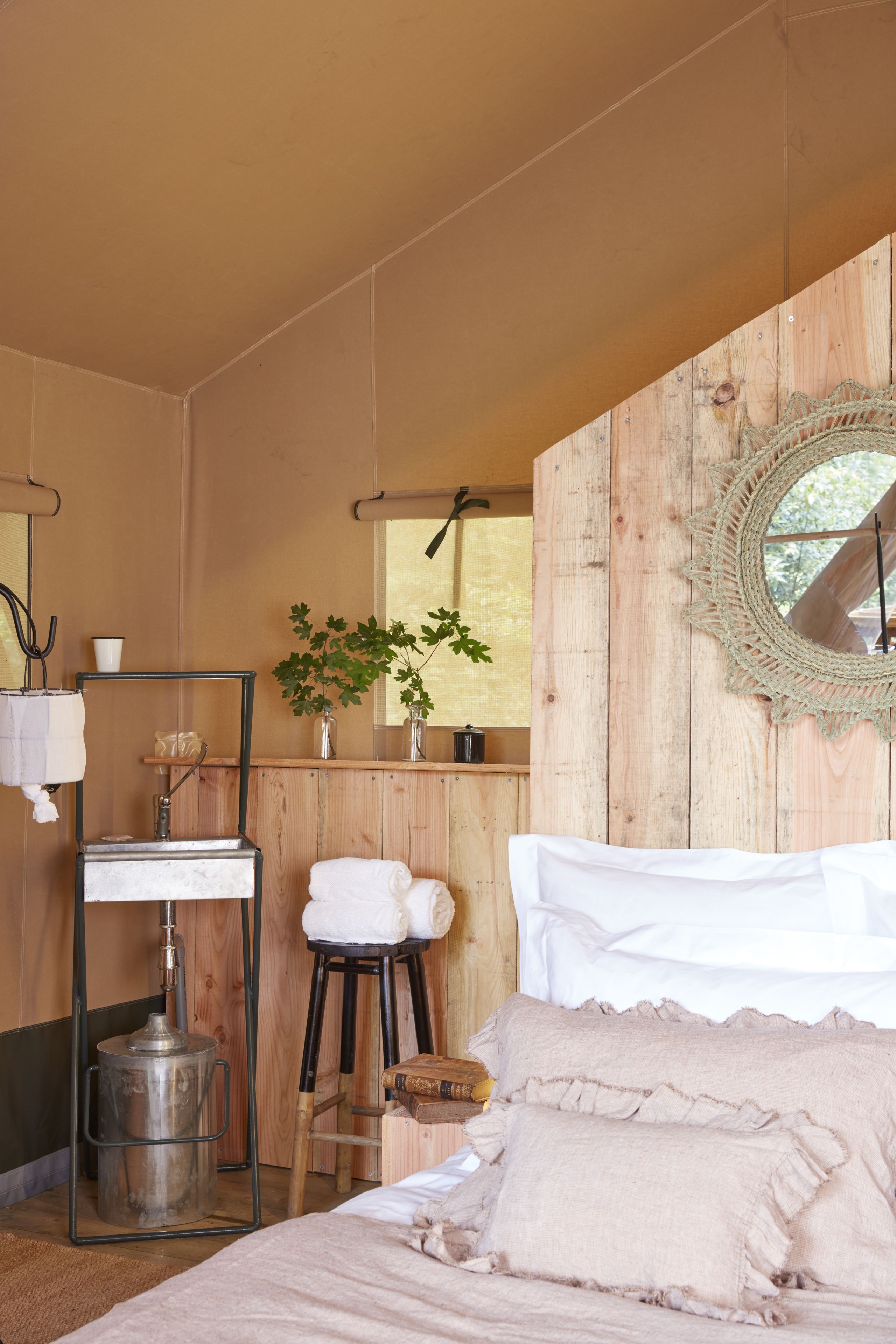 deluxe tent, garden view | room amenity